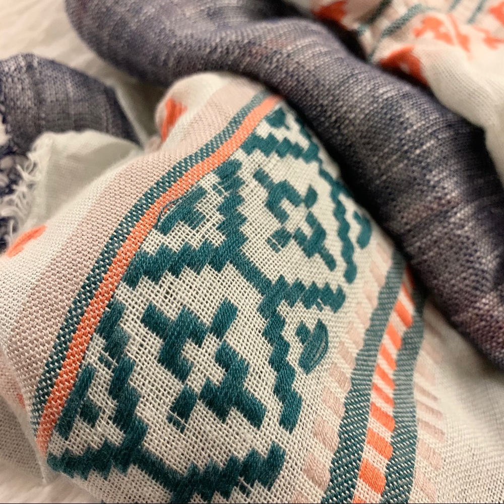 Aztec Pattern Infinity Scarf - Picture 7 of 9